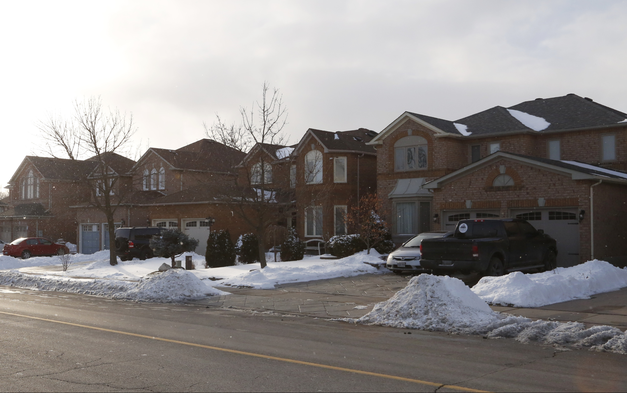 Photo of a row of single-family houses in Brampton illustrating typical housing in the city.