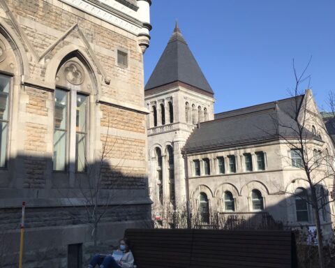 Jeune étudiante à McGill