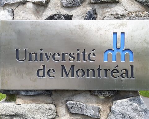 Photo du logo de l'Université de Montréal. Les étudiants des pays en développement font face à de nombreux défis au Québec.