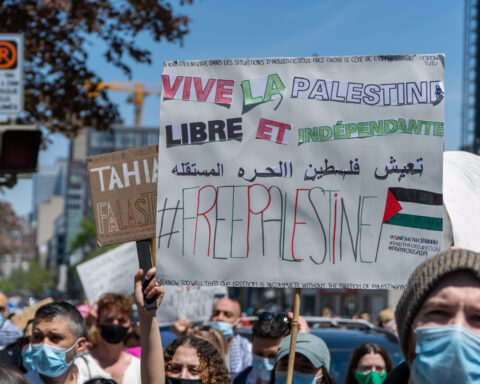Des manifestants à Montréal le 15 mai 2021