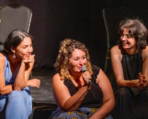 Sabrina Zennia Rimel Mehleb et Bouchera Belhadj lors du lancement du podcast La génération 1.5